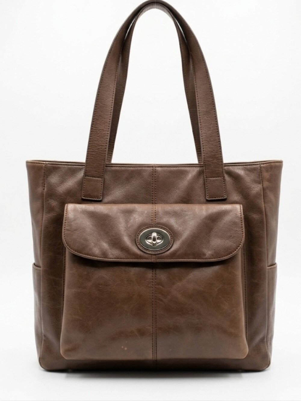 ​Danier Genuine Leather Tote – The Ultimate Versatile Carry-All